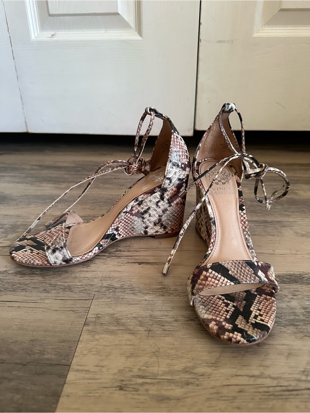 Vince Camuto Tan & Balck Snake-Print Ankle-Tie Wedge Sandals